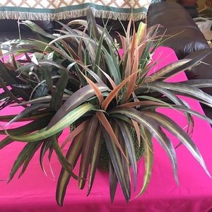 Green Basket w floral grass
